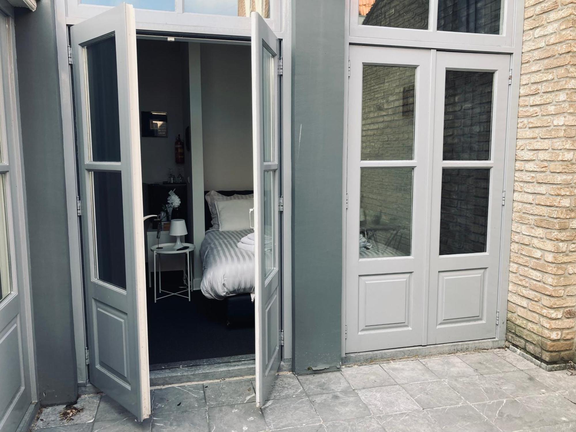 B&B With Or Without De Schuur Zierikzee Exterior photo