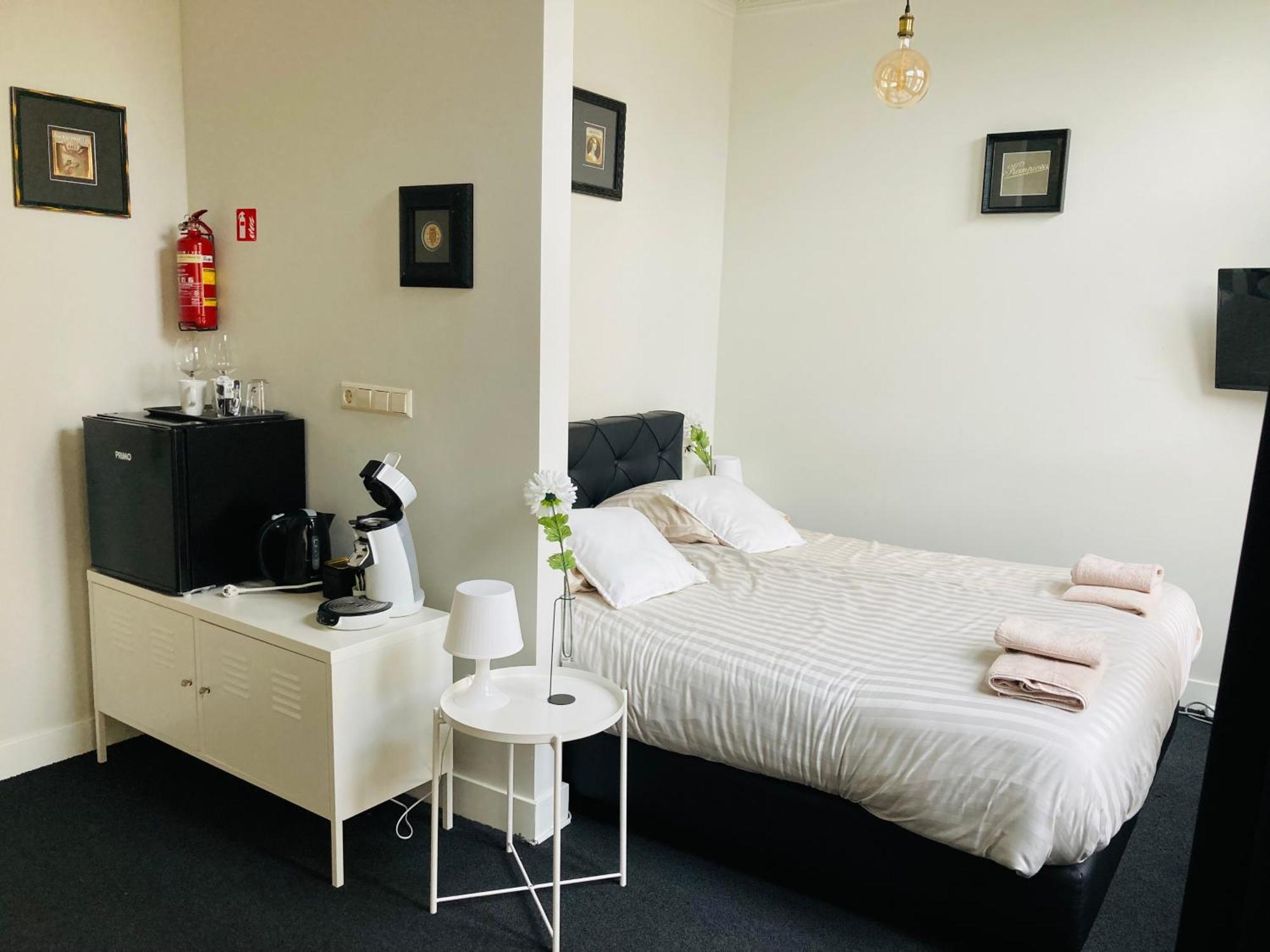 B&B With Or Without De Schuur Zierikzee Exterior photo